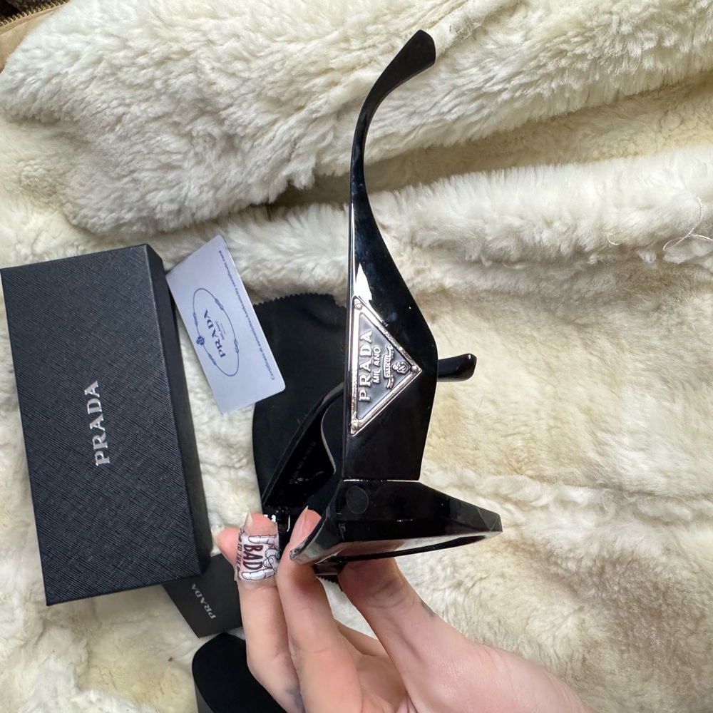 Prada Elegant Black Sunglasses - Picture 2 of 4